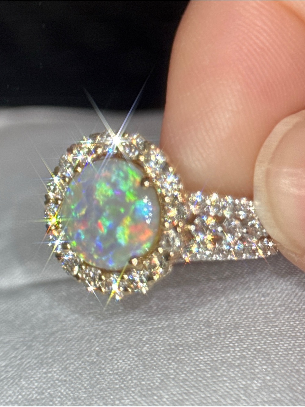 Australian Opal Halo Diamond Ring in White and yellow gold - Picture 2 of 13